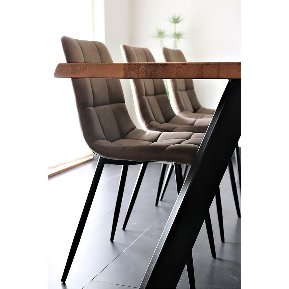 Middelfart Spisebordsstol - Spisebordsstol i microfiber, lysebrun med sorte ben, HN1281