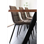 Middelfart Spisebordsstol - Spisebordsstol i microfiber, lysebrun med sorte ben, HN1281