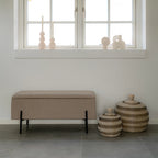 Watford Bænk - Bænk i bouclé med opbevaring, beige med sorte ben 95x36,5x43 cm, HN1233