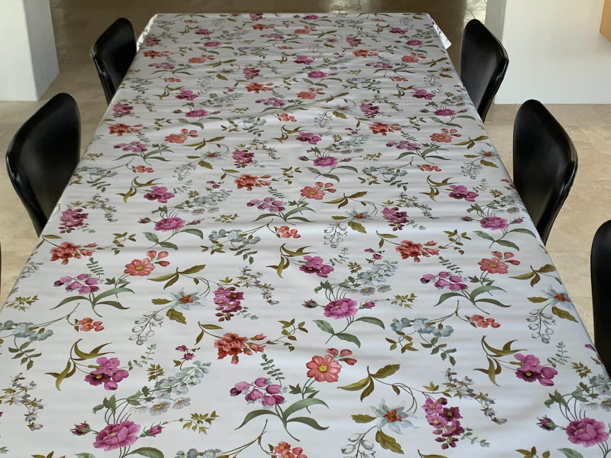 Voksdug - Lilla og hvide blomster